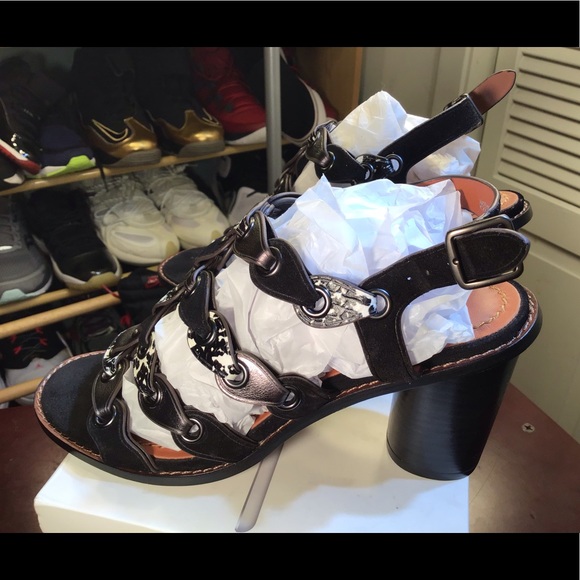 Beautiful Mid Heel Sandal WithCoach Link New without box but come with dust bag - Picture 13 of 16